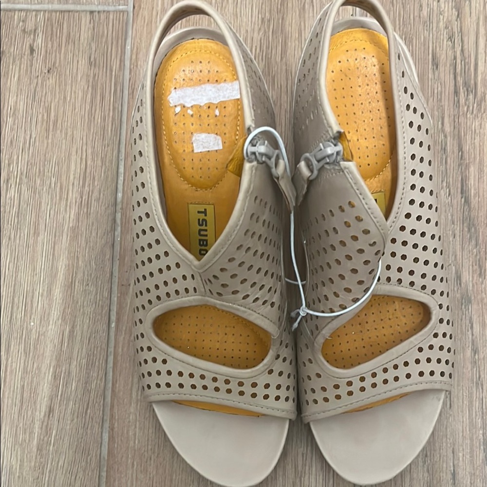 Tsubo Tan Sandals Comfort-Focused Design